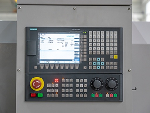 Токарный станок с прямой станиной CK6132